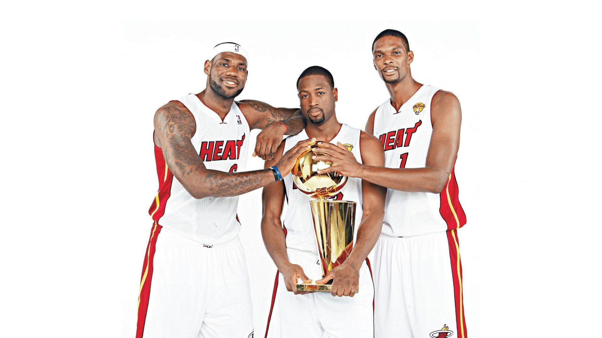 跨界狂想曲，费耶诺德签约备战NBA，那不勒斯加时末段死磕社区盾，德罗巴竟在掘金主场大胜